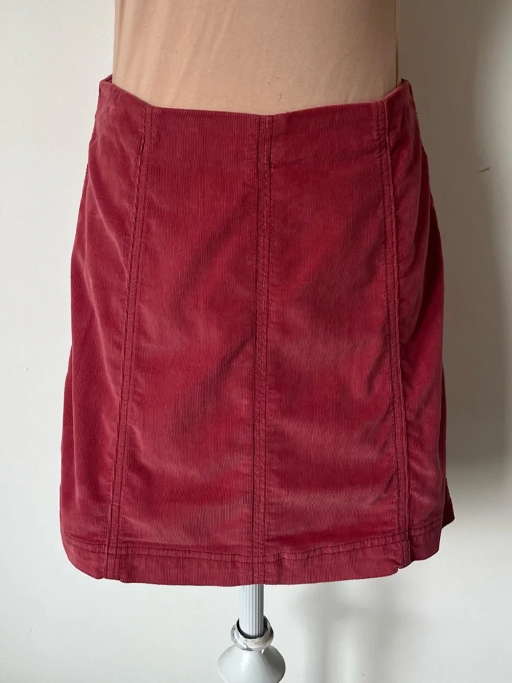 Free People Modern Femme Corduroy High Waisted Mulberry Red Mini Skirt EUC Sz 8